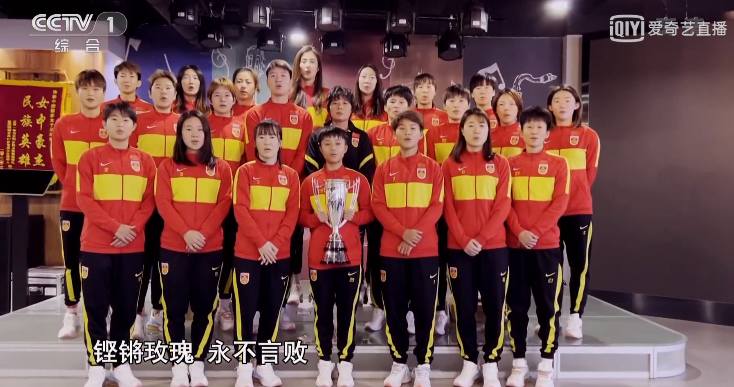 不畏强敌：女足比赛中的奋勇拼搏的简单介绍